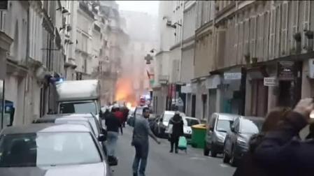 Escenario de guerra en París tras una fuerte explosión de gas en una panadería