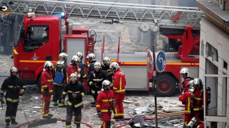 La explosión hizo temblar las ventanas y cristales y causó importantes daños materiales sobre los edificios y comercios colindantes