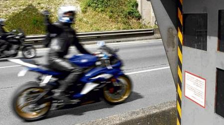 Más de 120 'peinetas' al radar