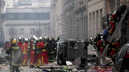 La explosión hizo temblar las ventanas y cristales y causó importantes daños materiales sobre los edificios y comercios colindantes
