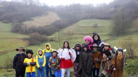 Uitzi es uno de los primeros pueblos navarros en celebrar los Carnavales. Una semana después de la festividad de los Reyes Magos, los uitzarras se disfrazan y salen a las calles