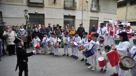 La tamborrada infantil recorrió las calles más céntricas de Tafalla.
