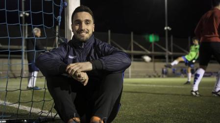 El centrocampista del Burladés Pablo García tuvo que ejercer de portero ante el Valle de Egüés desde el minuto 81 y no encajó gol.