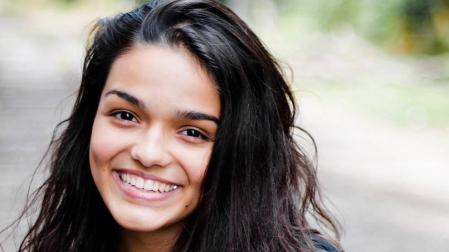 Steven Spielberg ficha a la latina Rachel Zegler para su 'West Side Story'