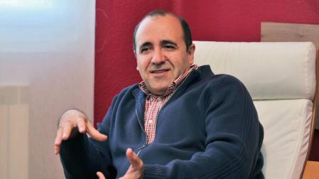Aser Sesma Galarraga, de 55 años, imparte habitualmente charlas y talleres sobre educación y familia.