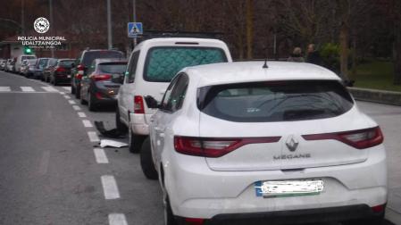 Choca contra varios coches estacionados en la Rochapea y da positivo en alcohol
