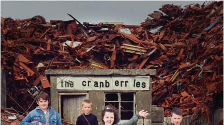 Primer single de The Cranberries, un año después de la muerte de su vocalista