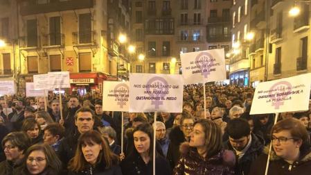 Concentración en Pamplona en defensa de las políticas de igualdad.