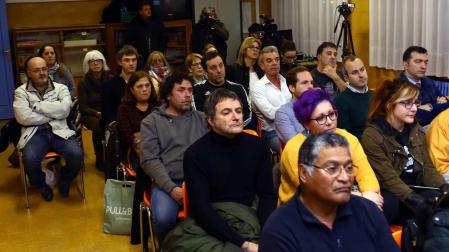 Público asistente al foro de barrio de este martes de Echavacoiz.