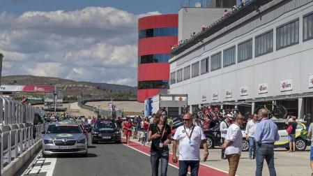 Imágenes del paso de La Vuelta por el Circuito de los Arcos