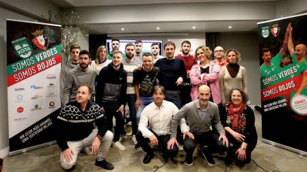 Plantilla y directiva de Osasuna Magna, además de miembros de “Somos Verdes, Somos Rojos”.