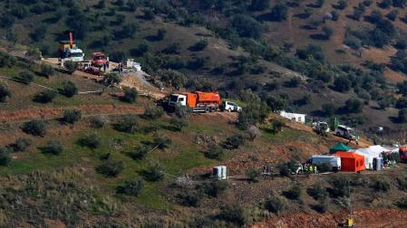 El operativo de rescate opta por entubar el pozo de Málaga donde cayó Julen
