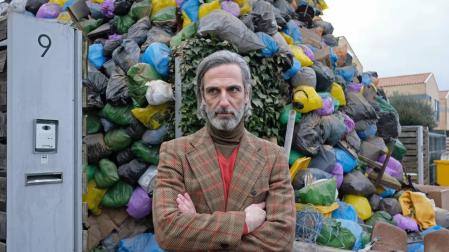 Un tren surrealista con parada en Navarra