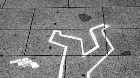 El día que Sherlock Holmes se dejó dibujar: una exposición de 'Pamplona Negra'