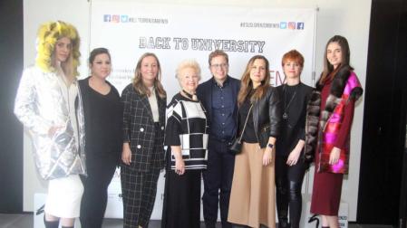 Un desfile con tintes universitarios