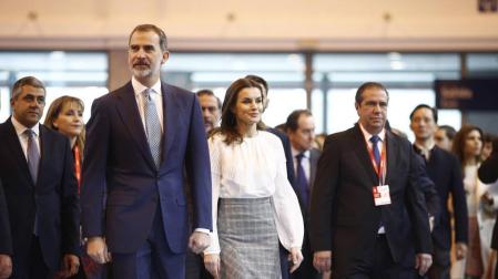 Los Reyes entran a Fitur por una puerta lateral en un primer día marcado por la huelga de taxis