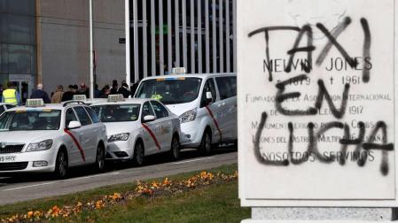 Los taxistas de Madrid perseveran en sus paros mientras que en Barcelona ya trabajan