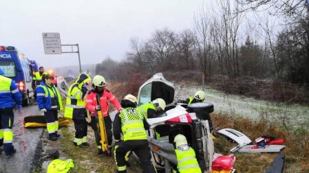 Un trasladado al CHN tras un accidente entre un camión y dos coches en Lekunberri