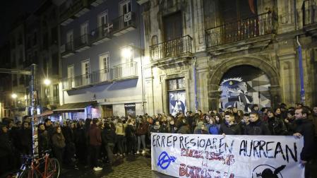 Unas 300 personas gritan en Rozalejo “contra la represión”