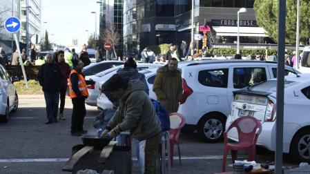 Sexto día de huelga de los taxistas, pendientes de la respuesta de la Comunidad