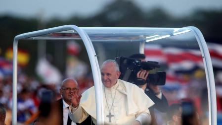 El Papa anima a los jóvenes a seguir a María, "la influencer de Dios"