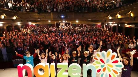 Más de un centenar de familias presentan Naizen, la nueva Asociación de Familias de Menores Transexuales.