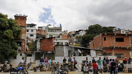 La miseria deja en Venezuela a miles de personas fuera de las pugnas políticas