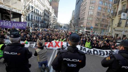 La huelga del Taxi de Madrid se radicaliza tras una semana sin avances