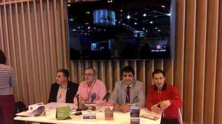 Desde la izda., Ignacio Domínguez, Valentín García, Mario Fabo y Juan Carlos Castillo en Fitur.