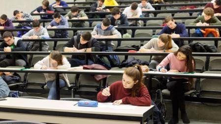 Estudiantes, durante una edición anterior de las pruebas de la Olimpiada Matemática.