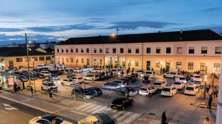 El argumento más utilizado por quienes se resisten a pagar el correspondiente tique radica en la escasa presencia de vigilancia en la zona.