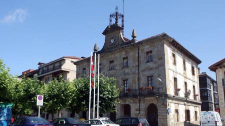 Exterior de la Casa Consisotrial de Etxarri Aranatz.