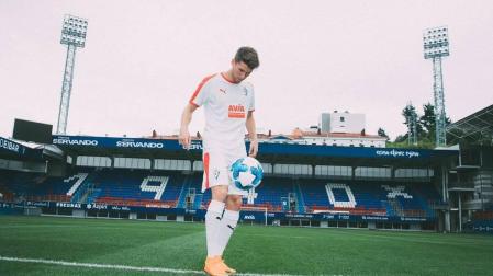 El Deportivo se entromete en el fichaje de Cardona por Osasuna