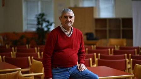 Antonio Gómez Hernández en el centro cívico de Ansoáin, una de las sedes de la asociación de jubilados Ezkaba.