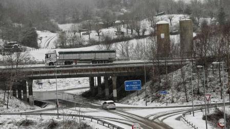 Sábado lluvioso, nieve en cotas bajas y fuertes vientos
