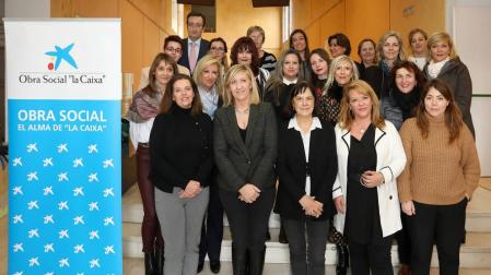 Asistentes al acto de entrega de diplomas del programa 'Mentoring para la inserción laboral de mujeres'