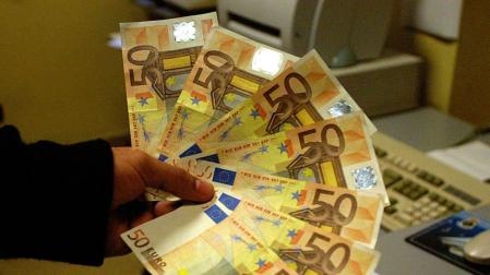 Acepta dos años de cárcel por pagar gominolas en Pamplona con billetes falsos