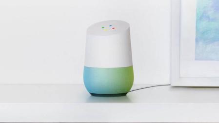 Con Google Home, cuando el usuario requiere algo, como poner en marcha Netflix, Spotify o cualquier otro servicio, basta con que abra la boca y lo pida.
