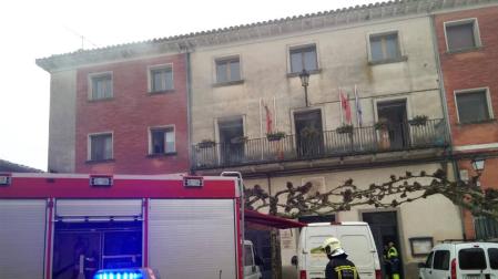Sofocado un pequeño incendio en el Ayuntamiento de Urroz-Villa