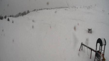 La nieve cierra el puerto de Belagua y la carretera de San Miguel de Aralar