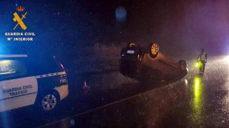 Herido tras volcar su vehículo en la N-121A