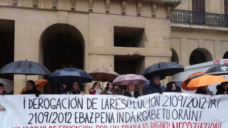 Protesta del personal cuidador el miércoles ante el Gobierno de Navarra.