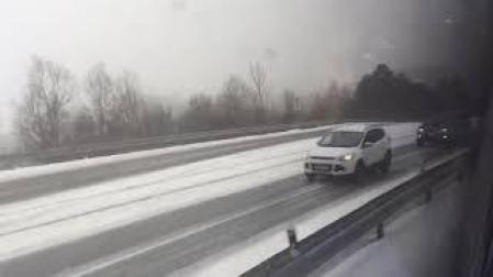 Nieve en la A-15 a la altura de Lekunberri