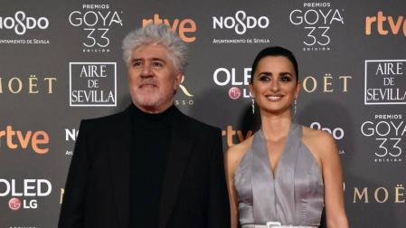 Los primeros invitados a la 33 ceremonia de los Premios Goya han comenzado a llegar a la alfombra roja del Palacio de Exposiciones y Congresos de Sevilla (FIBES) hacia las 18.20 horas de este sábado 2 de febrero