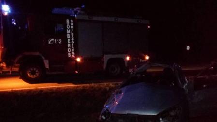 Un herido leve tras volcar su coche en la NA-6100 a la altura de Falces