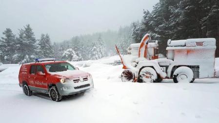 Fotografías del temporal de nieve y lluvia en Navarra, que está provocando dificultades para circular en distintos puntos de la red viaria.