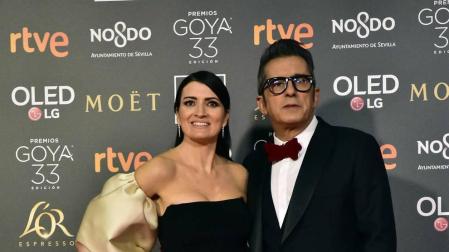 Los primeros invitados a la 33 ceremonia de los Premios Goya han comenzado a llegar a la alfombra roja del Palacio de Exposiciones y Congresos de Sevilla (FIBES) hacia las 18.20 horas de este sábado 2 de febrero