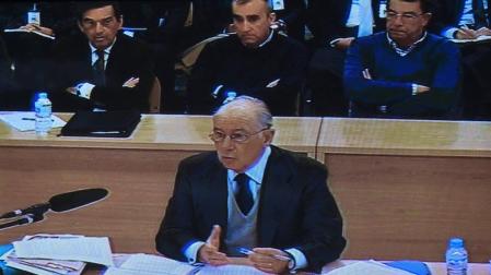 Fotografía del monitor de la sala de prensa de la sede de la Audiencia Nacional en San Fernando de Henares, con la declaración del expresidente de Bankia Rodrigo Rato.
