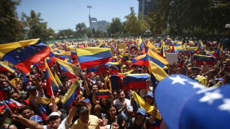 Maduro jura defender a Venezuela de la misma forma que Guaidó