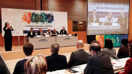 La ministra de Sanidad, Consumo y Bienestar Social, María Luisa Carcedo, en la inauguración del II Congreso Nacional de Derecho de la Discapacidad en Pamplona.